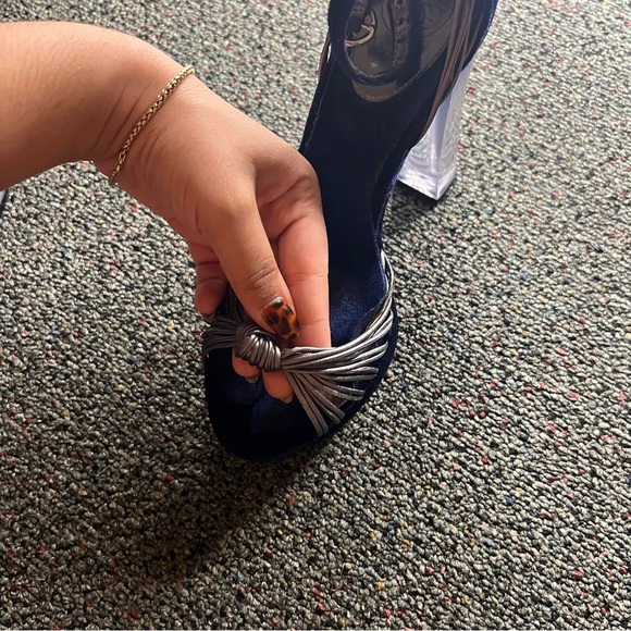 GUESS Y2K Navy Blue & Silver Velvet Ombre Strappy Platform Heels Sandal Shoes 7 - Picture 9 of 16